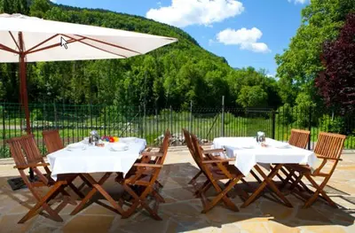 Jardín al aire libre en Apartahotel Castejón de Sos