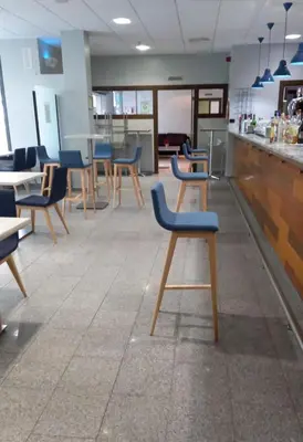 Un restaurante o sitio para comer en Visit Hotel