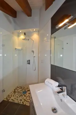 Un baño de Apartamentos El Palacete de Ainsa