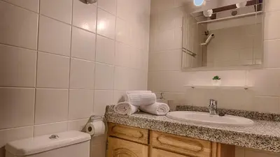 Un baño de Saplan Real Estate MONTLUDE