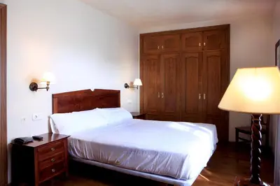 Cama o camas de una habitación en Hostal Antxitonea