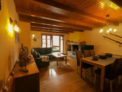 Una televisión o centro de entretenimiento en Apartamento Aneto