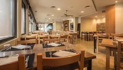 Un restaurante o sitio para comer en Hotel Casa Jacinto Pamplona