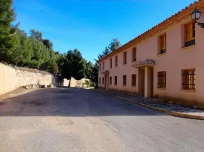 Edificio en el que se encuentra la habitación en casa particular