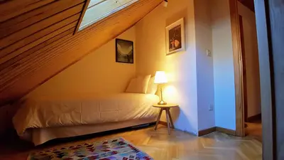 Cama o camas de una habitación en Atico duplex Urb La Viña en Biescas