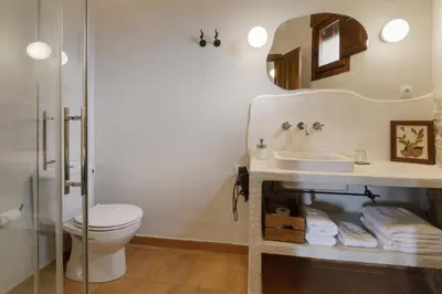 Un baño de OS ORMOS Casa Rural - Apartamentos - Habitaciones