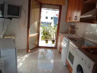Una cocina o zona de cocina en Piso grande en el centro de Jaca con WIFI y garaje