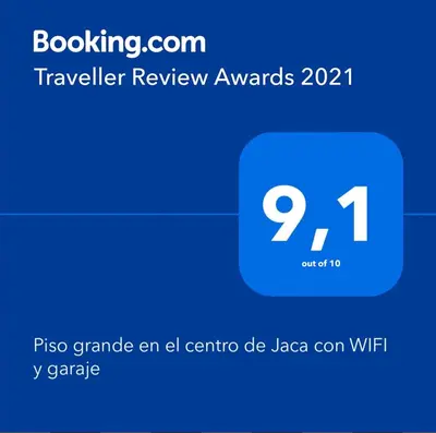 Certificado, premio, señal o documento que está expuesto en Piso grande en el centro de Jaca con WIFI y garaje