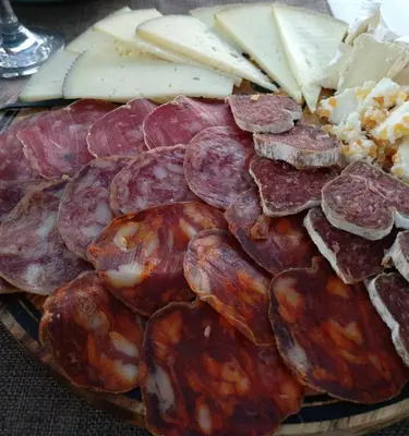 Comida en o cerca de este hotel