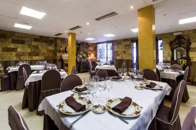 Un restaurante o sitio para comer en Hotel Rio Piedra