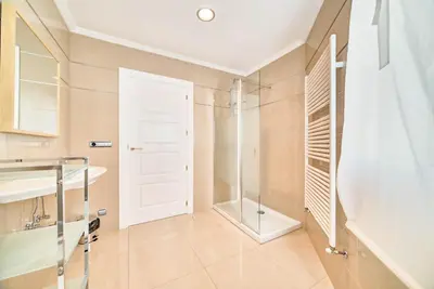 Un baño de Ver Venir, acogedoras habitaciones con piscina