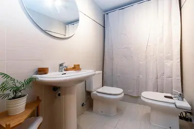 Un baño de El Nido del Pirineo Estilo y Calidez en Villanúa