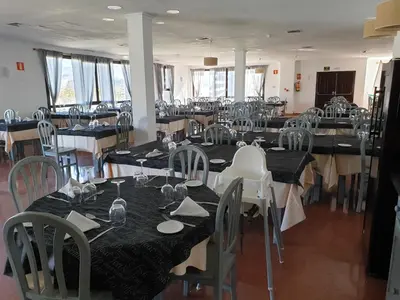 Un restaurante o sitio para comer en Sabiñanigo Camp & Hotel
