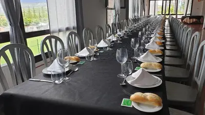 Comida en o cerca de este hotel