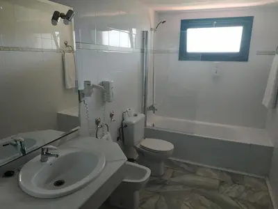 Un baño de Sabiñanigo Camp & Hotel