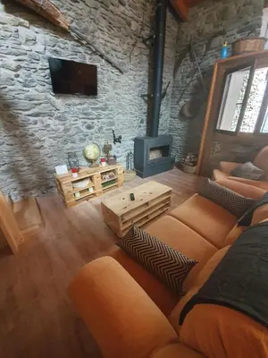 Una televisión o centro de entretenimiento en Casa Garrabet