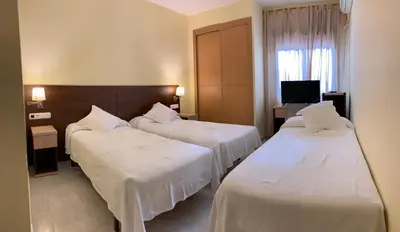 Cama o camas de una habitación en Hostal Monasterio de Rueda
