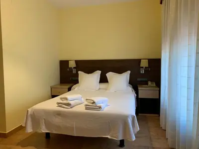 Cama o camas de una habitación en Hostal Monasterio de Rueda