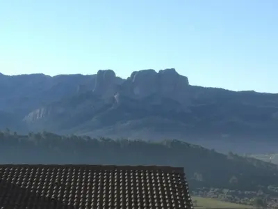 Vista general de una montaña o vista desde la casa o chalet