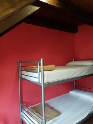 Litera o literas de una habitación en Alberg Les Daines