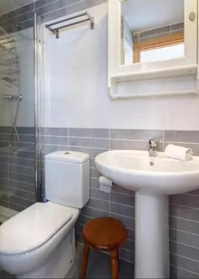 Un baño de Unifamiliar El Pueyo de Jaca, Panticosa