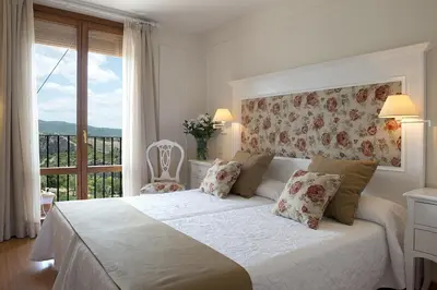 Cama o camas de una habitación en Hotel Santa Maria de Alquezar
