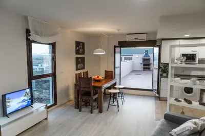 Una cocina o zona de cocina en Apartamento Ático Bardenas