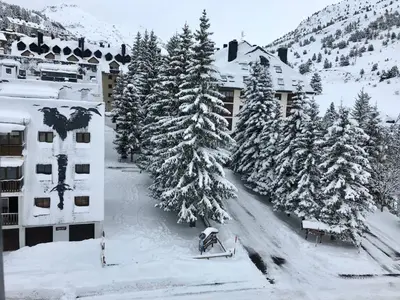 Apartamentos LÓRIEN Candanchú en invierno