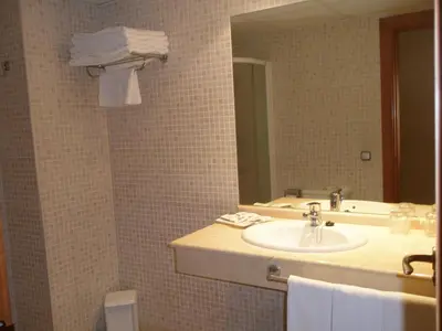 Un baño de Hotel Torre Monreal