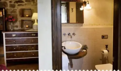 Un baño de Casa rural l'Avellana
