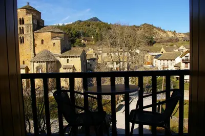 Vista general de una montaña o vista desde el hostal o pensión