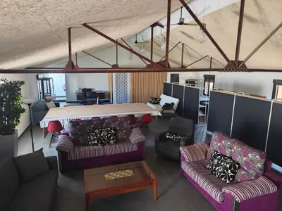 Zona de estar de loft el taller