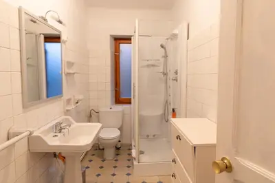 Un baño de Cirjuana, casa en el centro con agradable jardín y barbacoa BY PIRINEOS 360