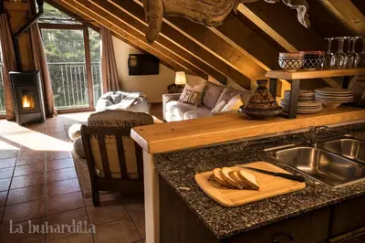 Una cocina o zona de cocina en Abadía de Montenartró Apartamentos