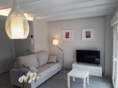 Zona de estar de APARTAMENTOS TURISTICOS - PAPEL ARMADO - Calle Caldereros 33