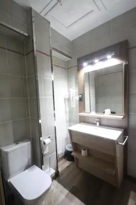 Un baño de Hotel, H de l'Anton