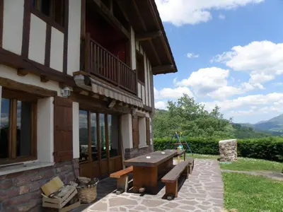 Vista general de una montaña o vista desde the country house