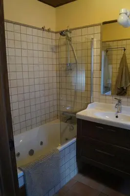 Un baño de Acogedora casita en el Pallars