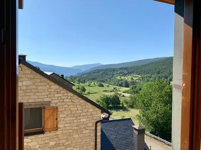 Vista general de una montaña o vista desde la casa o chalet