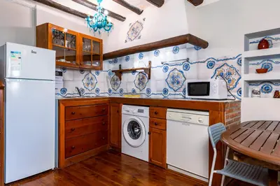 Una cocina o zona de cocina en Apartamentos Vino Tinto y Restaurante Tomate Rosa