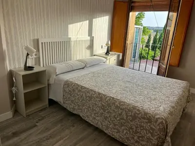 Cama o camas de una habitación en Apartamentos Vino Tinto y Restaurante Tomate Rosa