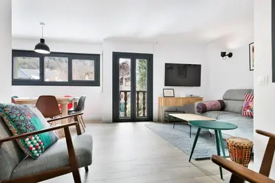 Una televisión o centro de entretenimiento en LUDERNA - Apartamento Espiargo