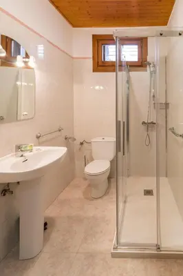 Un baño de apartamento AZKOITI ETXEA