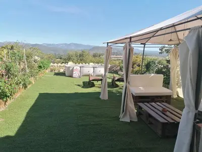 Jardín al aire libre en Casa Larrosa rural en Sierra de Guara
