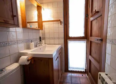 Un baño de CAL PREMSET turisme rural Arnes