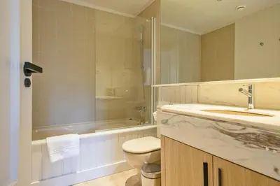 Un baño de Luderna - Apartamento con terraza Bonaigua A4 Varicauba
