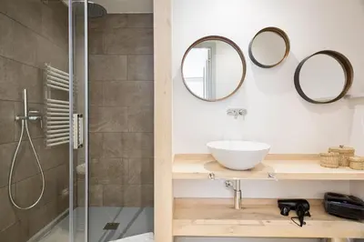 Un baño de Luderna - Apartamento con terraza Bonaigua B1 Joanchiquet