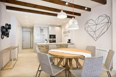 Una cocina o zona de cocina en Luderna - Apartamento con terraza Bonaigua B1 Joanchiquet