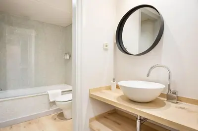 Un baño de Luderna - Apartamento con terraza Bonaigua B1 Joanchiquet