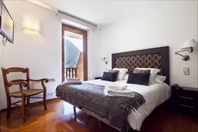 Cama o camas de una habitación en Luderna - Apartamento con terraza Bonaigua B2 Salient